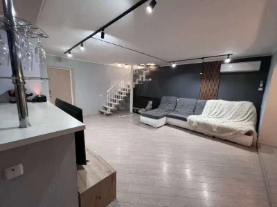 Продам 3 уровневую квартиру с мебелью и техникой (405312)