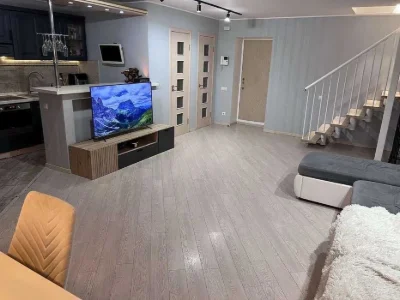 Продам 3 уровневую квартиру с мебелью и техникой (405312)