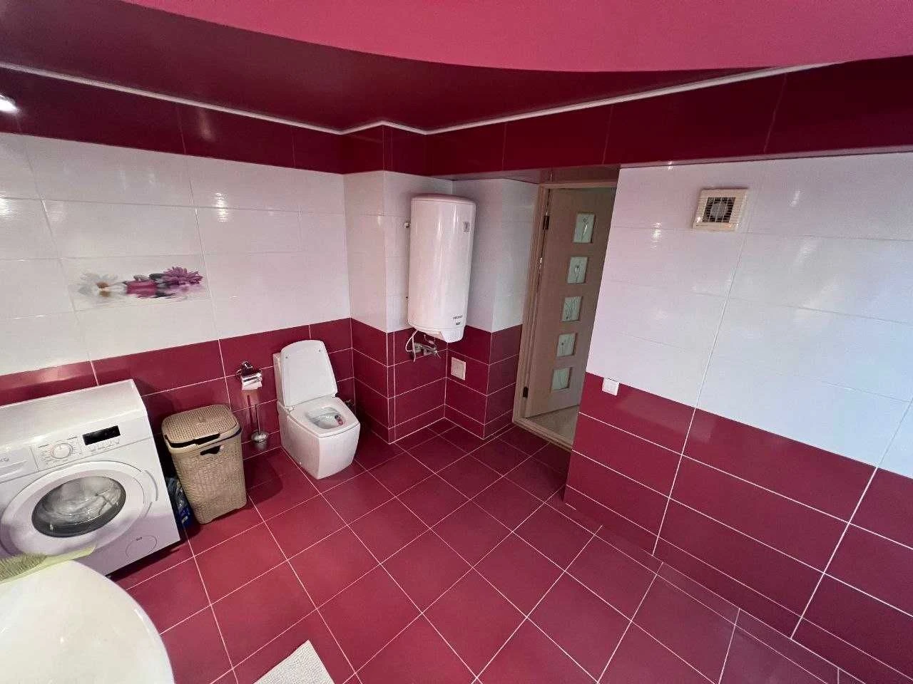 Продам 3 уровневую квартиру с мебелью и техникой (405312)