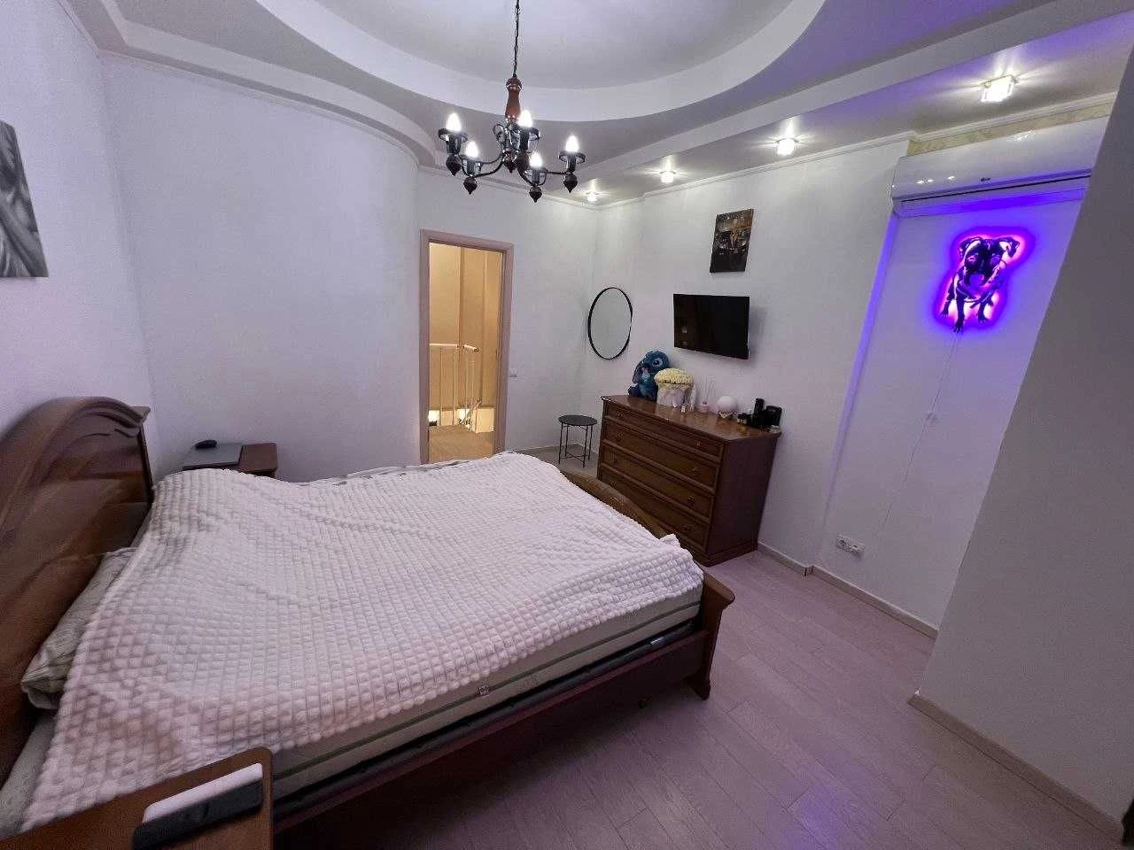 Продам 3 уровневую квартиру с мебелью и техникой (405312)