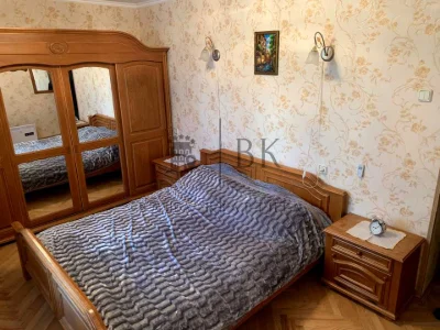 Квартира. Київ, Анни Ахматової вул.