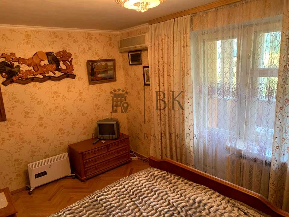 Квартира. Київ, Анни Ахматової вул.
