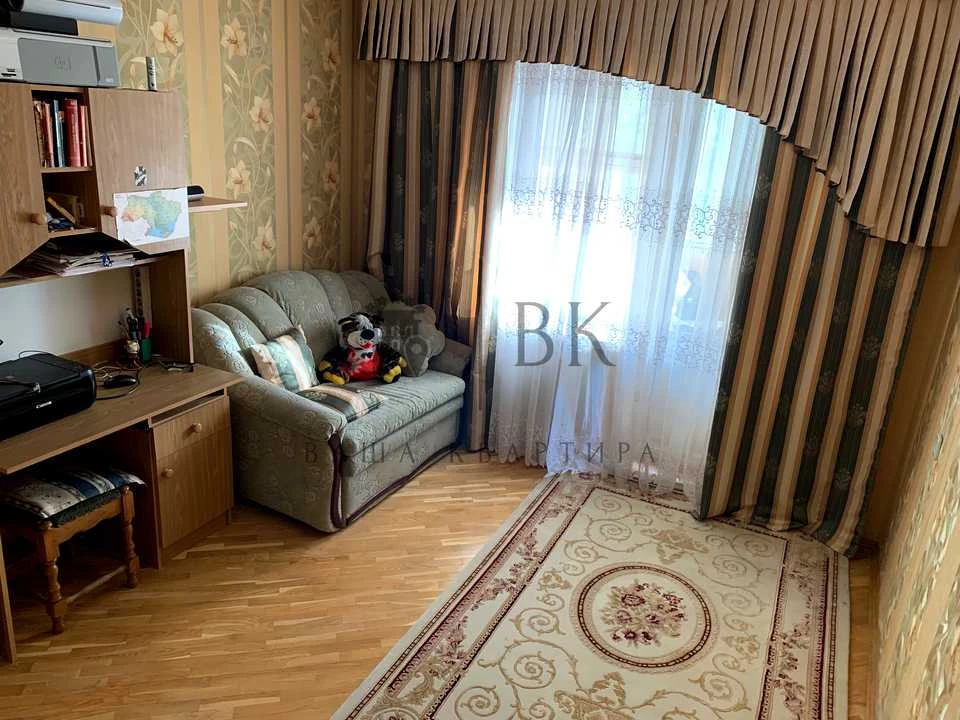 Квартира. Київ, Анни Ахматової вул.