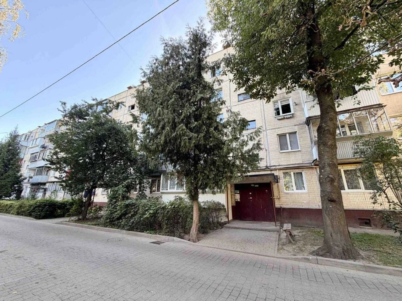 Продаж 4-кімнатної квартири в панельному будинку на вул. Кул