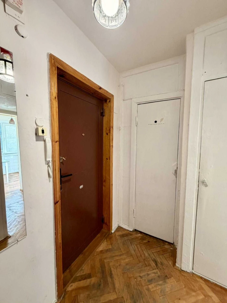 Продаж 4-кімнатної квартири в панельному будинку на вул. Кул