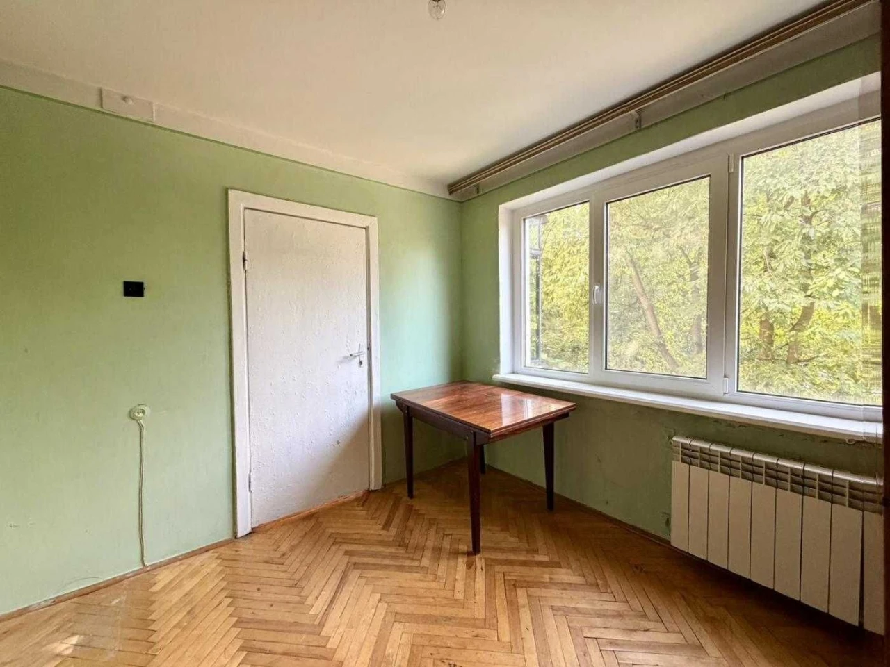 Продаж 4-кімнатної квартири в панельному будинку на вул. Кул