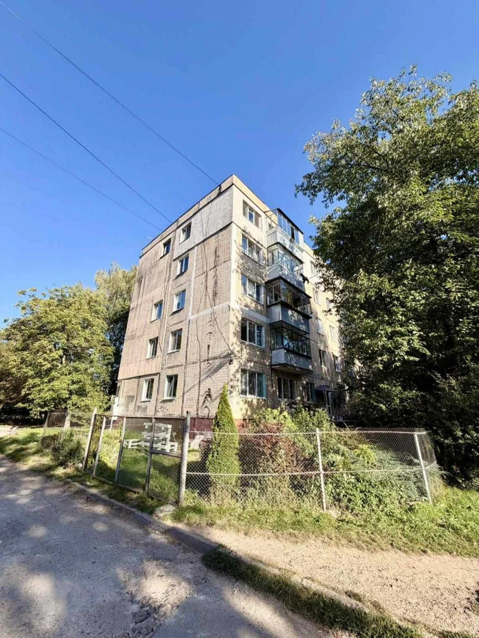 Продаж 4-кімнатної квартири в панельному будинку на вул. Кул