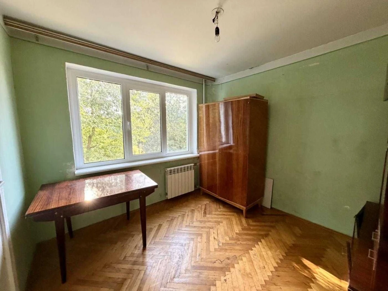 Продаж 4-кімнатної квартири в панельному будинку на вул. Кул