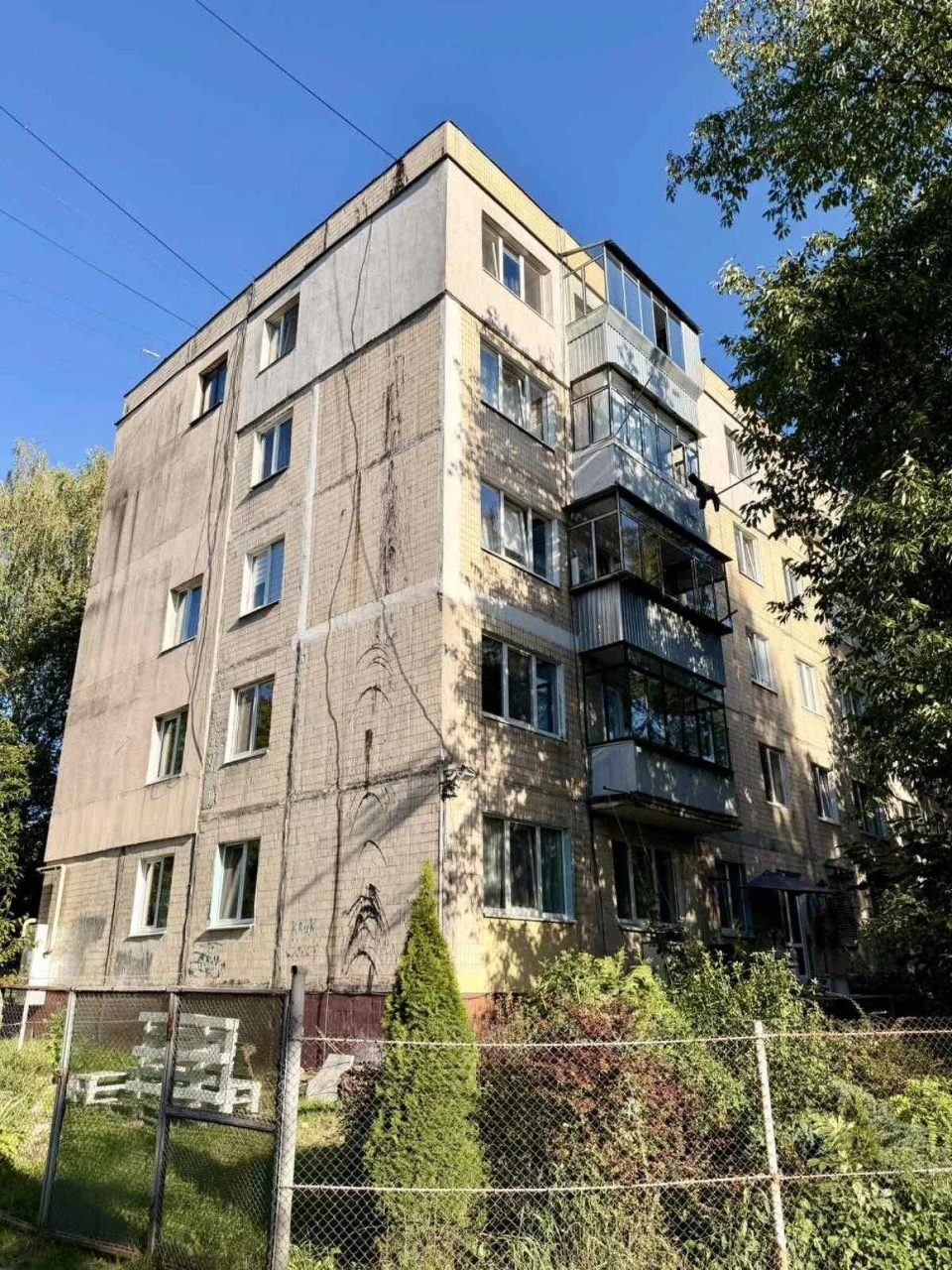 Продаж 4-кімнатної квартири в панельному будинку на вул. Кул