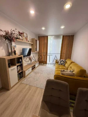 Продаж 1к квартири в ЖК Комфорт таун, низький поверх, вікна