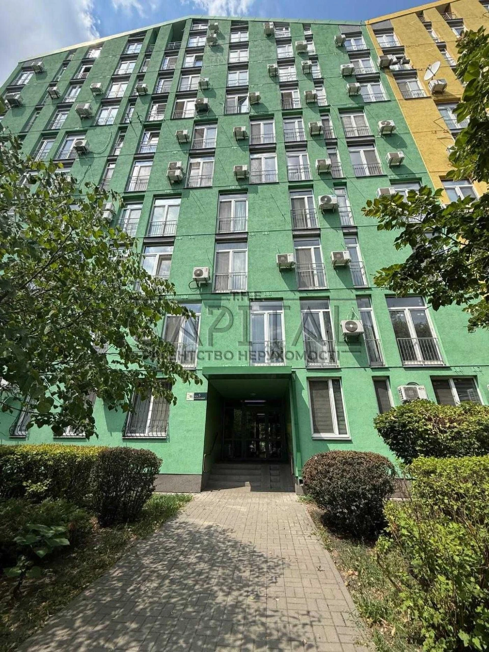Продаж 1к квартири в ЖК Комфорт таун, низький поверх, вікна