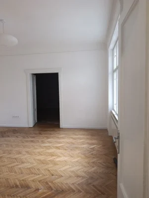 Продам двух кім квартиру в Ужгороді