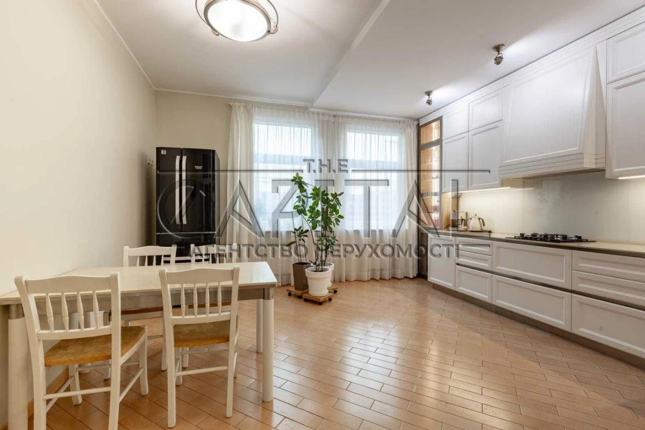 Будинок 400 м² у Києві | Басейн, сауна | Метро Святошин | Га