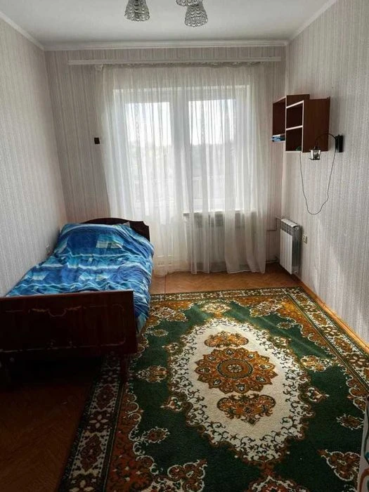Шикарний будинок з каміном, гаражем, підвалом  в передмісті