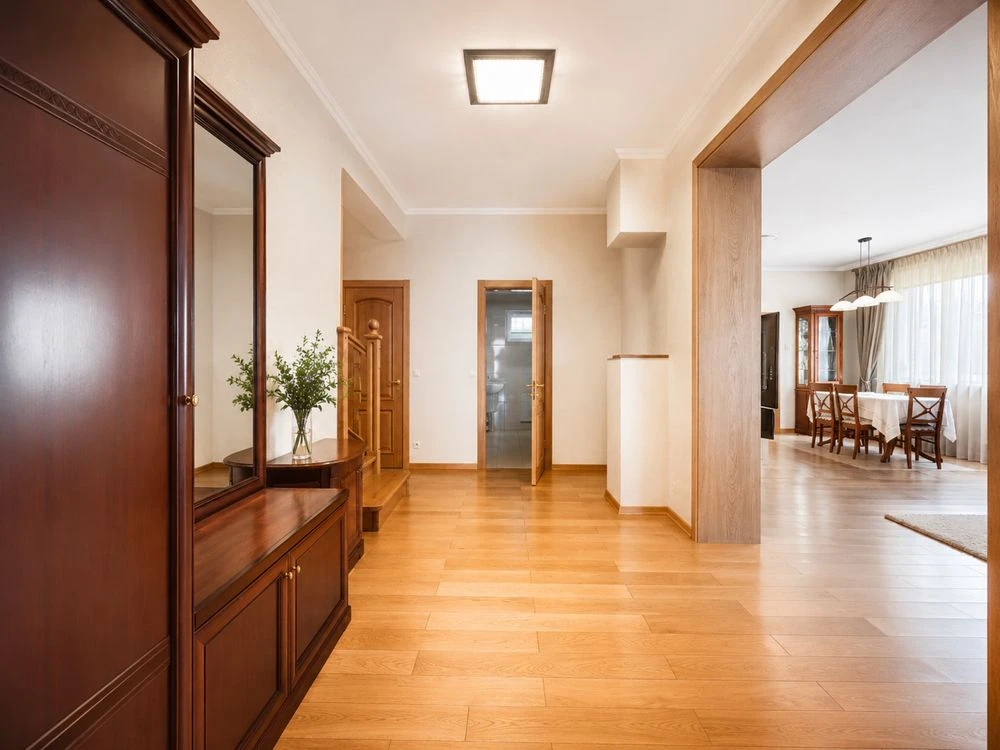Продаж будинку Центр міста 280м2 ,6 соток ,5 кімнат , гараж