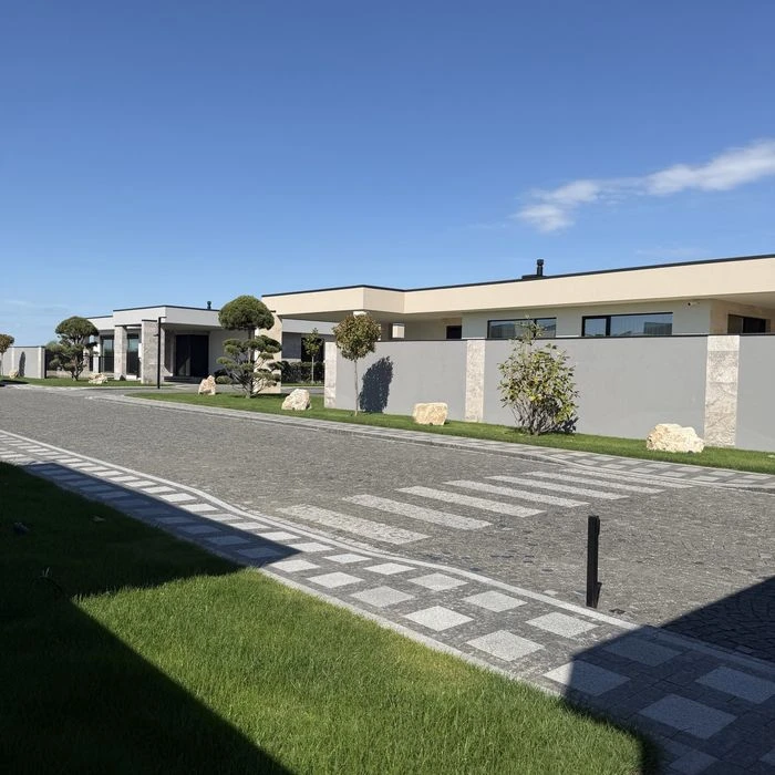 Продаж котеджу 138 м2 з ділянкою в містечку Rock Garden, Ужг