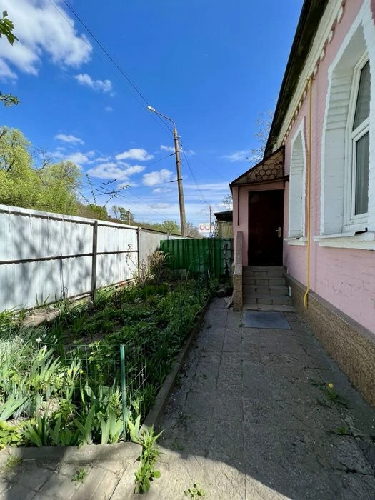 Власник. Двоповерховий будинок біля центру з ділянкою 5 сото