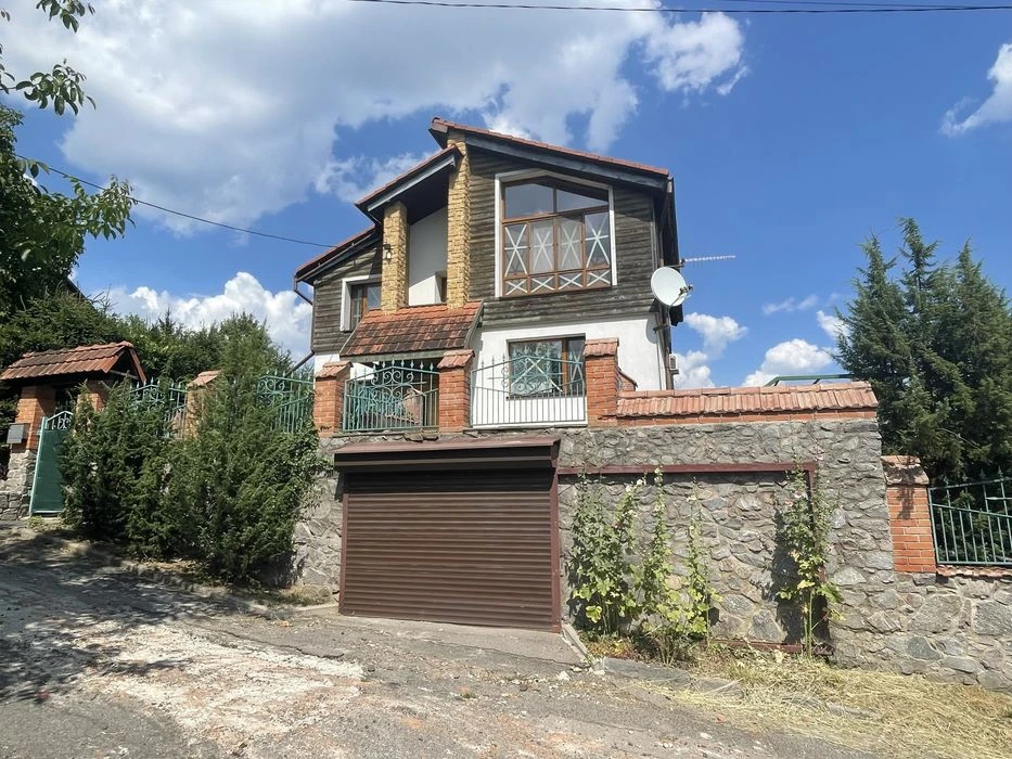 Продається будинок в центральній частині міста, р-н Стадіона