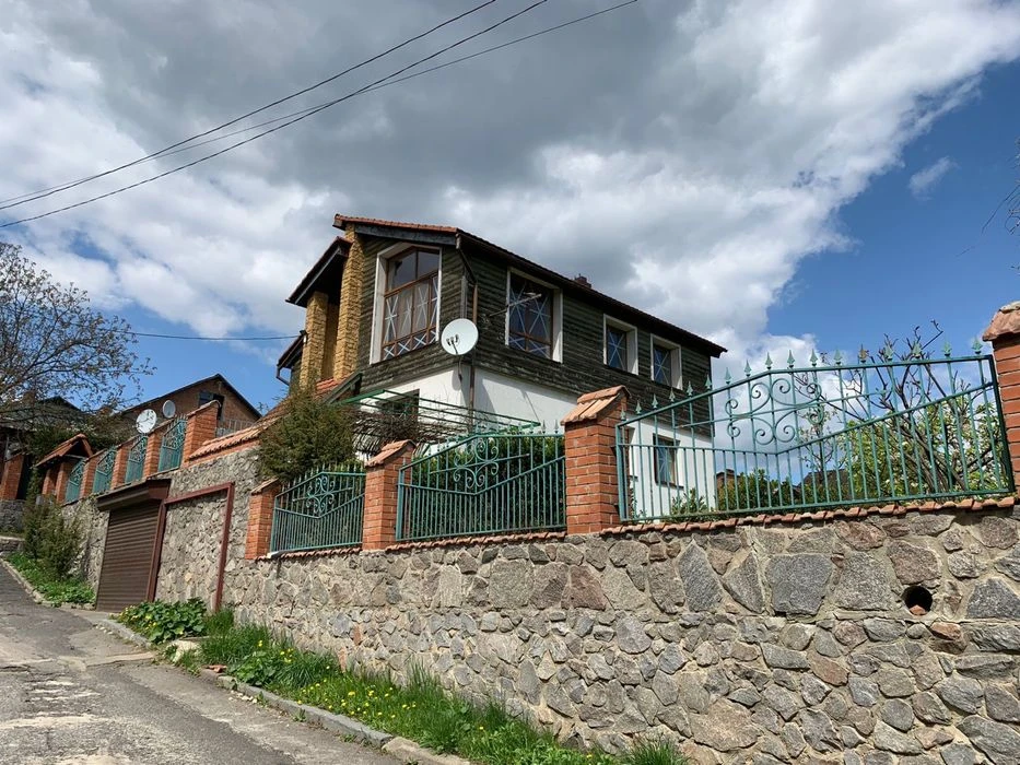 Продається будинок в центральній частині міста, р-н Стадіона