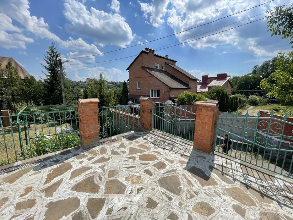 Продається будинок в центральній частині міста, р-н Стадіона