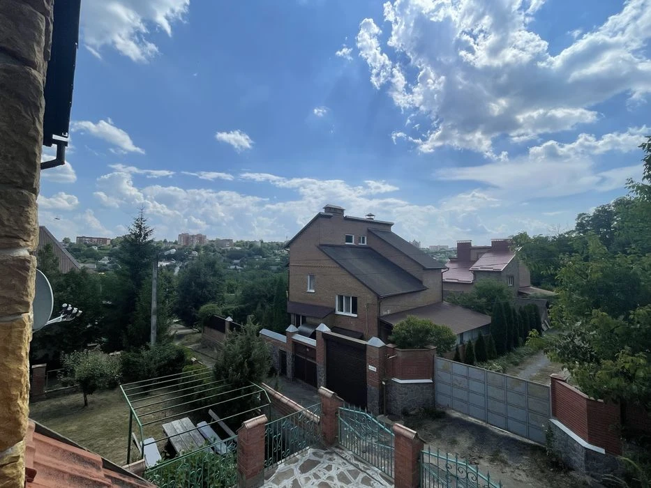 Продається будинок в центральній частині міста, р-н Стадіона