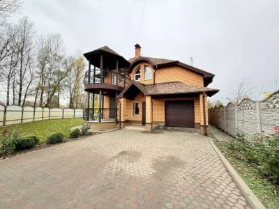 Продаж цегляного двоповерхового будинку 128 м2 з банею.