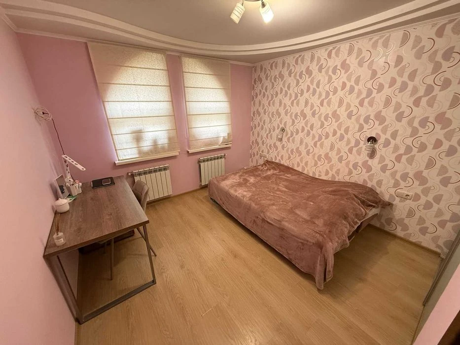 Продаж цегляного двоповерхового будинку 128 м2 з банею.