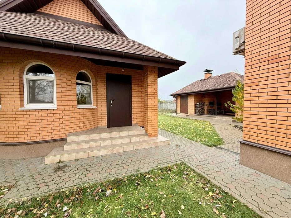 Продаж цегляного двоповерхового будинку 128 м2 з банею.