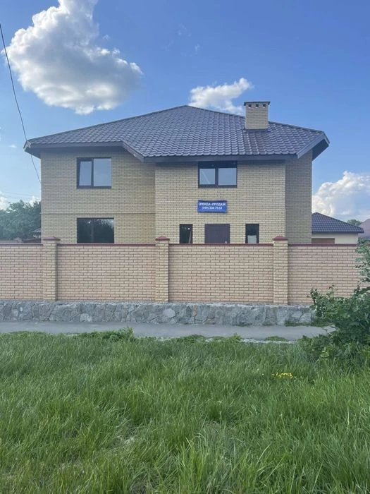 Дом 7-ком., р-н Центр 260 м²+ банный комплекс с гаражом(160м