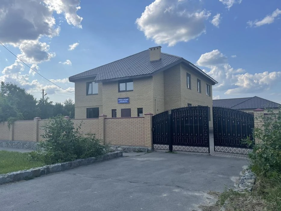 Дом 7-ком., р-н Центр 260 м²+ банный комплекс с гаражом(160м