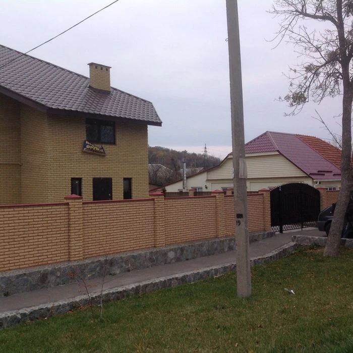 Дом 7-ком., р-н Центр 260 м²+ банный комплекс с гаражом(160м