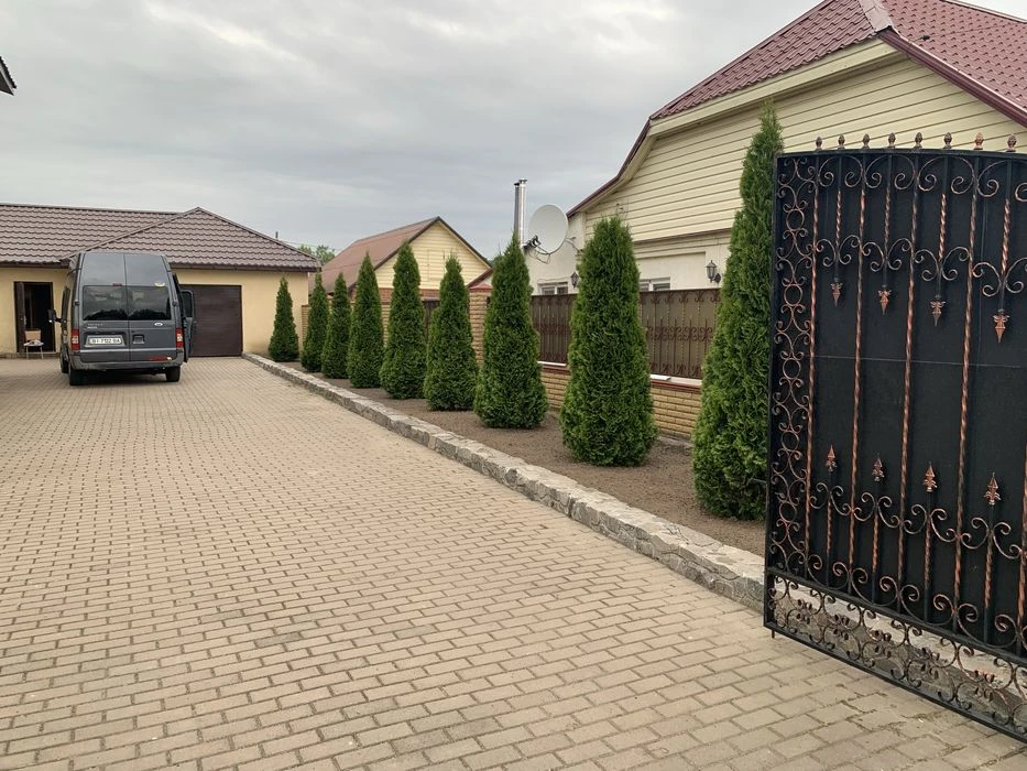 Дом 7-ком., р-н Центр 260 м²+ банный комплекс с гаражом(160м