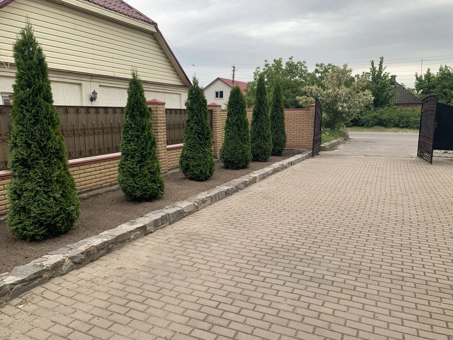 Дом 7-ком., р-н Центр 260 м²+ банный комплекс с гаражом(160м