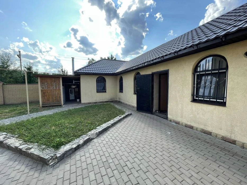 Дом 7-ком., р-н Центр 260 м²+ банный комплекс с гаражом(160м