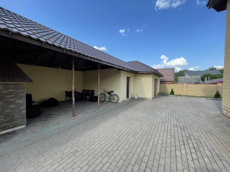 Дом 7-ком., р-н Центр 260 м²+ банный комплекс с гаражом(160м