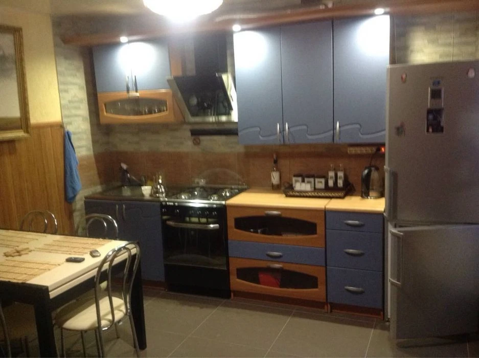 Дом 7-ком., р-н Центр 260 м²+ банный комплекс с гаражом(160м