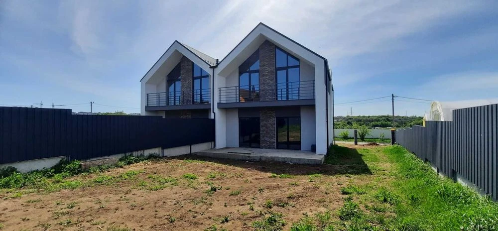 Продам стильний будинок-дуплекс з дизайнерським ремонтом