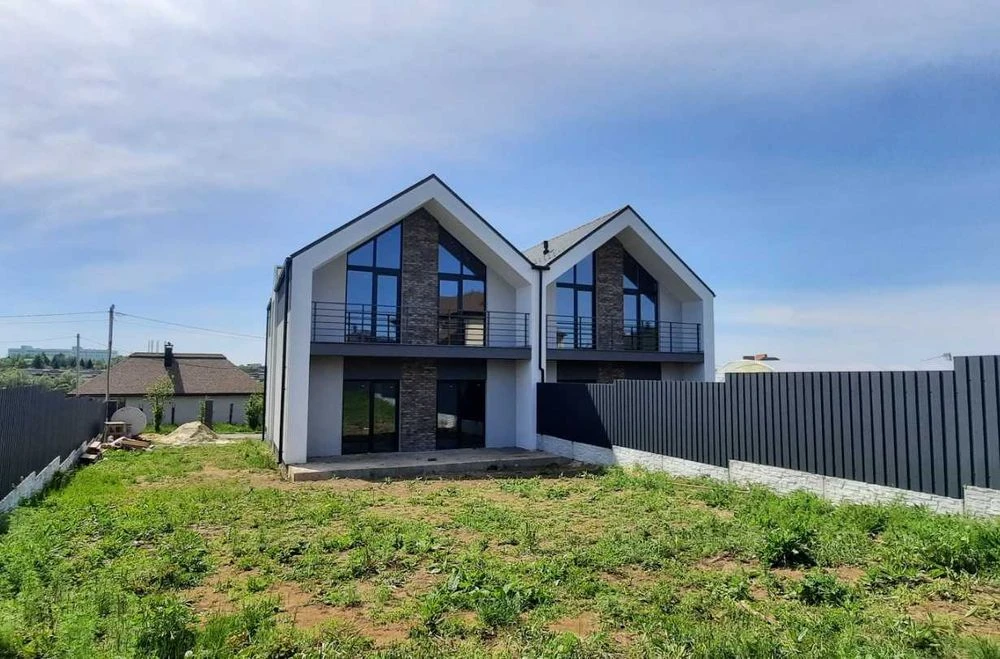 Продам стильний будинок-дуплекс з дизайнерським ремонтом
