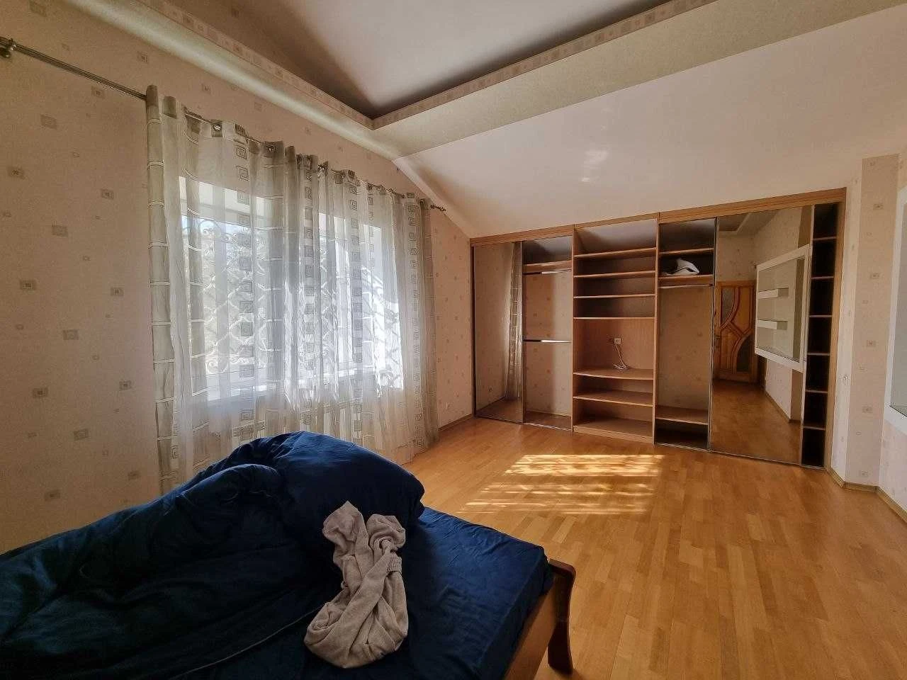 Продаж будинку в центрі