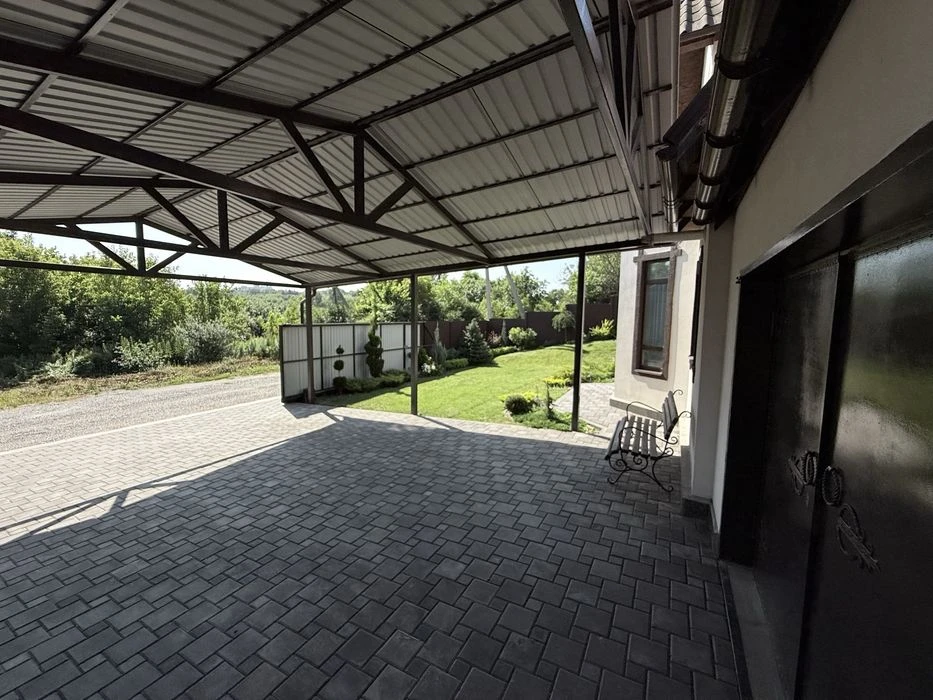 Гаряча пропозиція. Двоповерховий будинок в місті. Ремонт