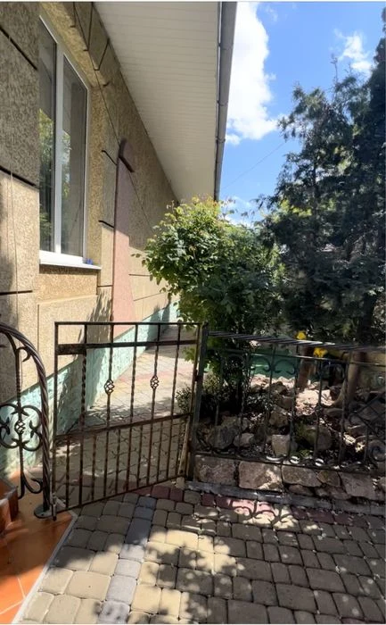 Будинок з цегли та Будинок з бруса на одній ділянці, басейн,