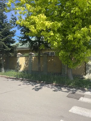 Будинок з цегли та Будинок з бруса на одній ділянці, басейн,