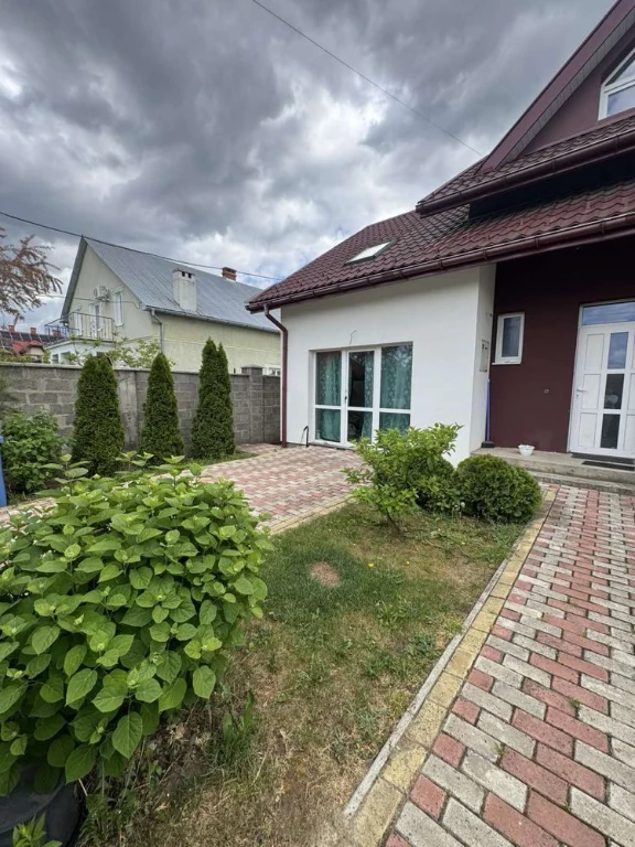 Продаж великого будинку + гостьовий будиночок в тихому район