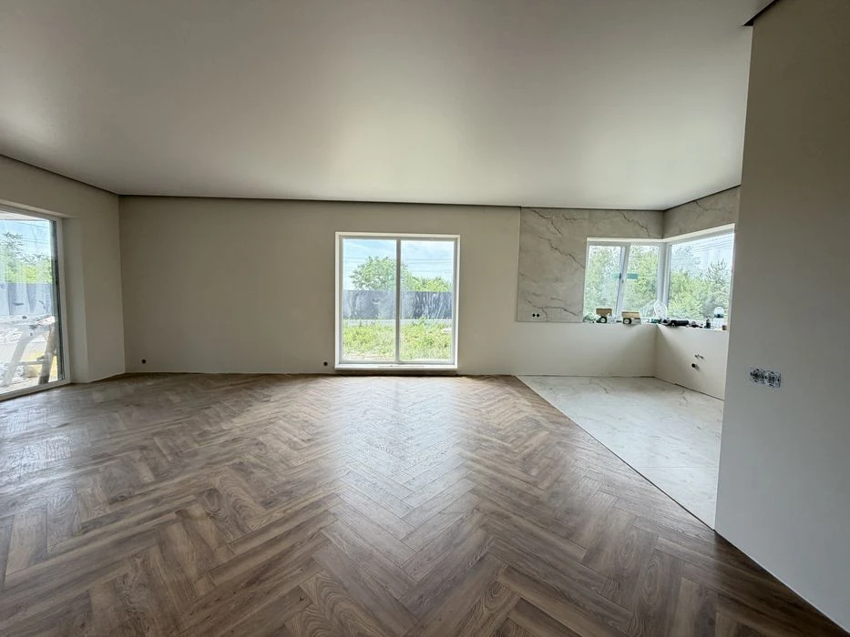 Продаж американки з великою ділянкою