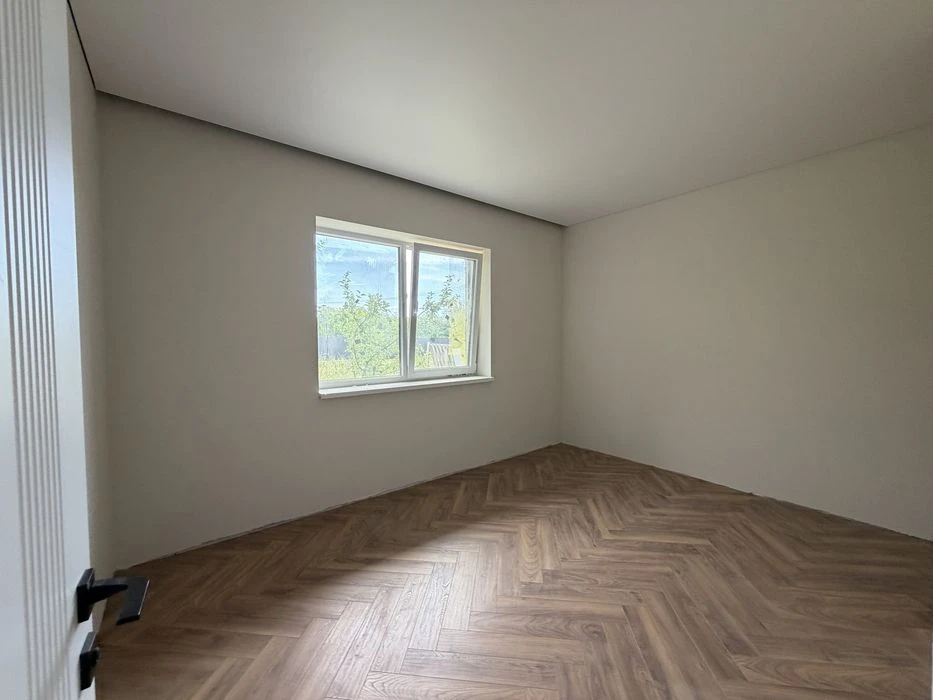 Продаж американки з великою ділянкою
