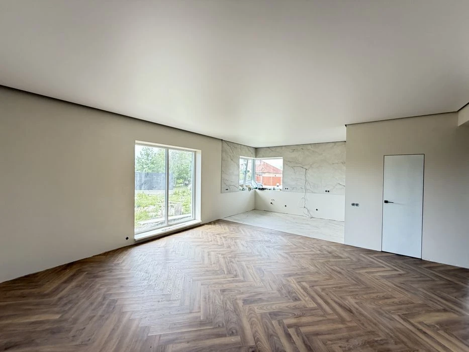 Продаж американки з великою ділянкою