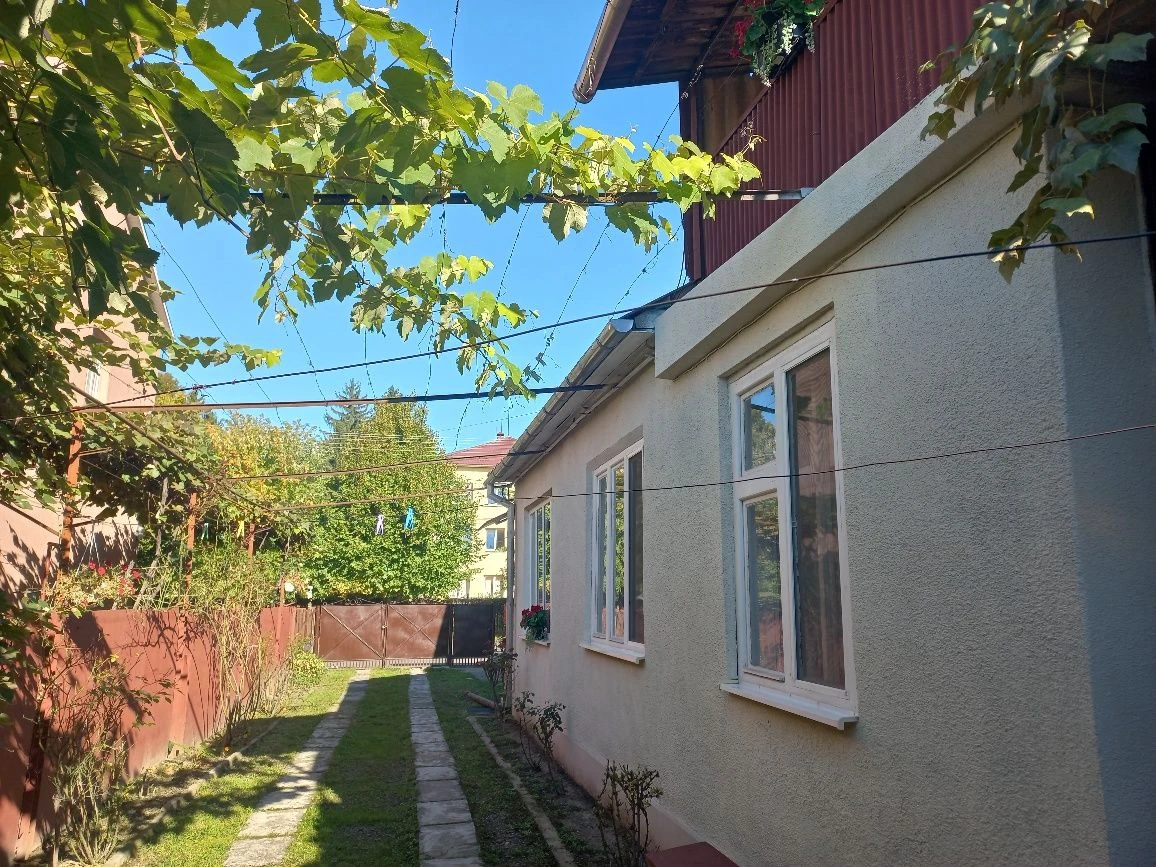 Продам будинок Ужгород Закарпатська обл, центр,, 7 соток під