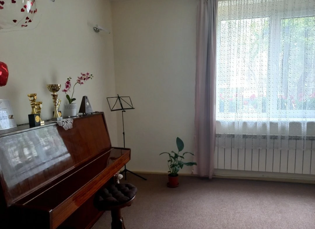 Продам будинок Ужгород Закарпатська обл, центр,, 7 соток під