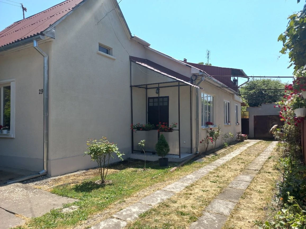 Продам будинок Ужгород Закарпатська обл, центр,, 7 соток під