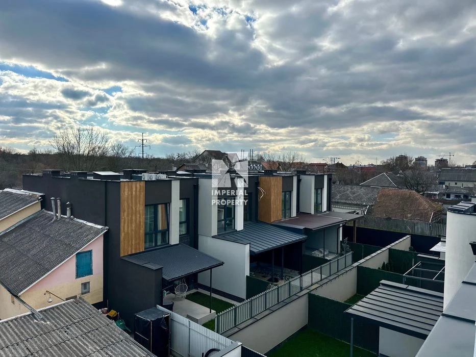 Продажа якісного котеджа по вул Загрська! Набережна 5 хв! Уж